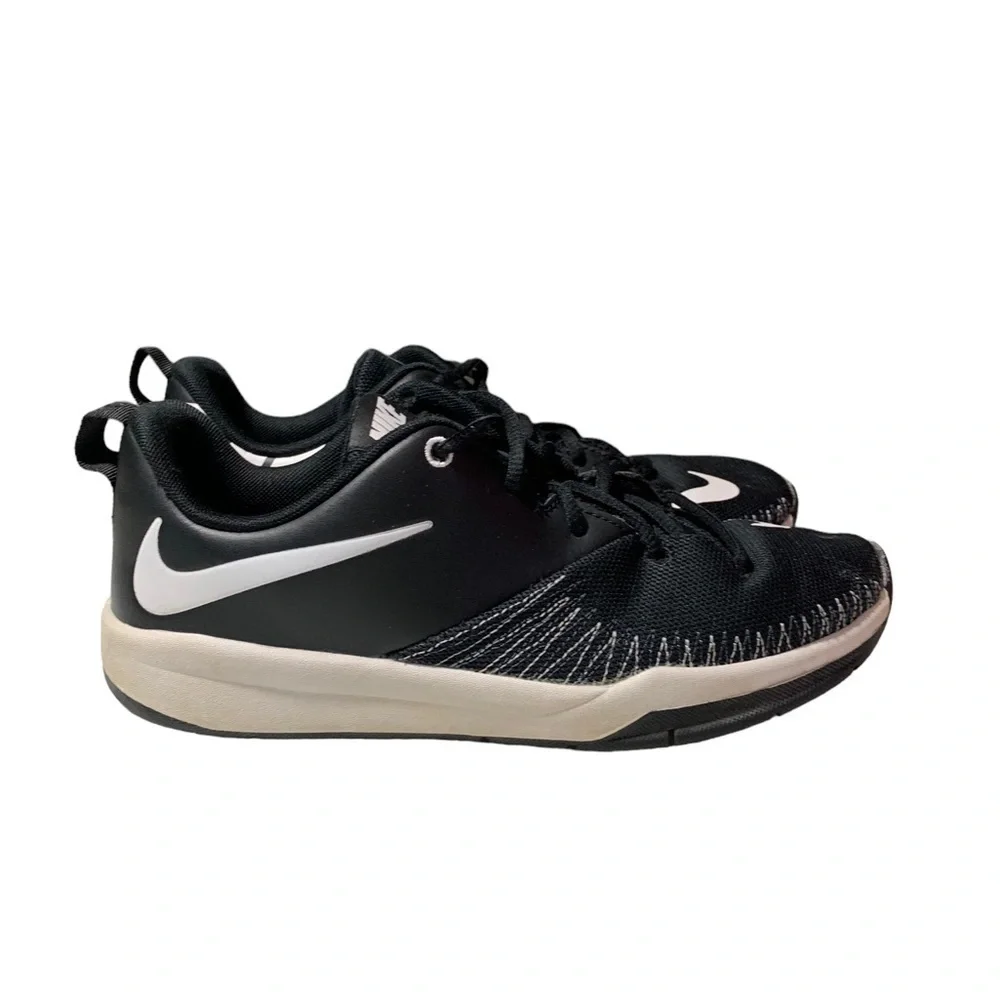 Nike Team Hustle DT Youth sneakers size 7Y black Basketball